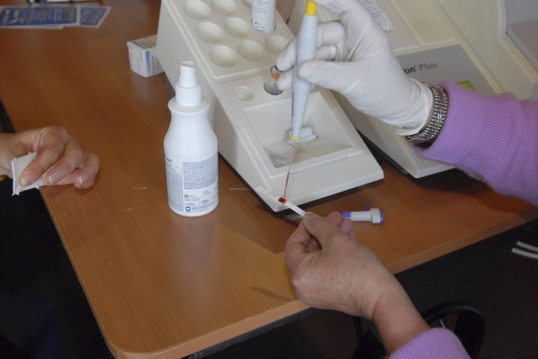 Asociatia Pacientilor cu Afectiuni Hepatice din Romania cere reluarea urgenta a programului fara interferon pentru bolnavii cu hepatita C