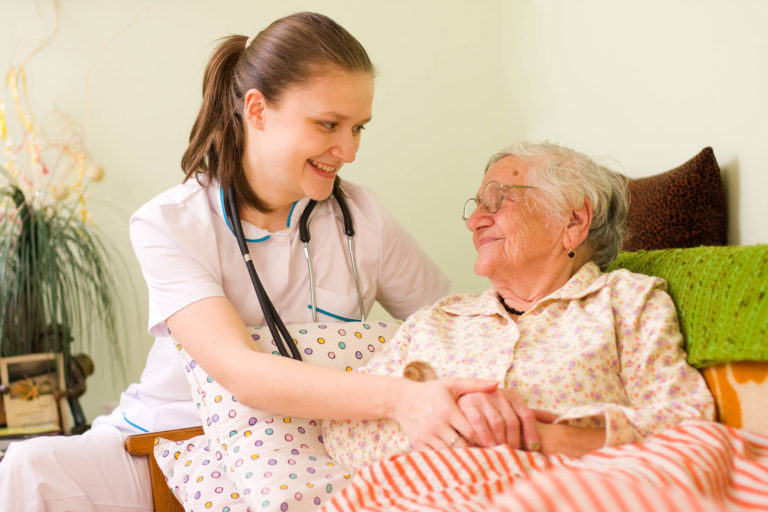 Serviciile de ingrijiri medicale la domiciliu „ o piata neglijata, cu potential urias de crestere