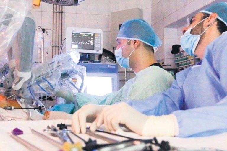 Chirurgie oncologica asistata robotic la spitalul „Carol Davila” din Bucuresti