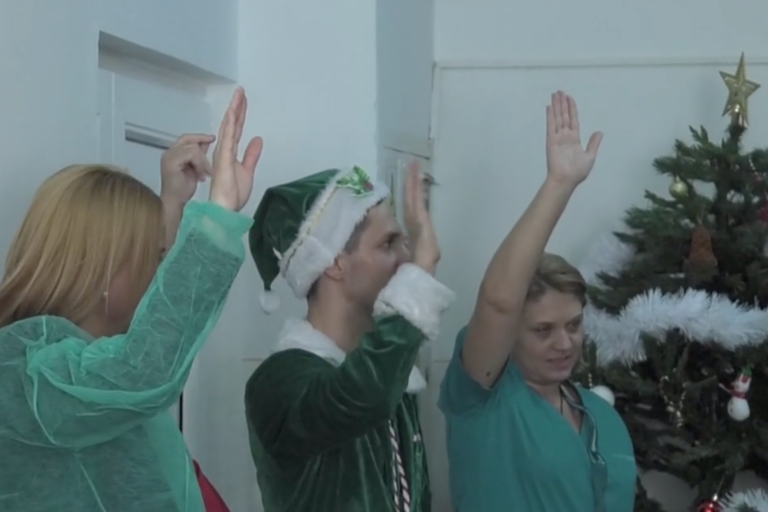 Copiii internati la Institutul Marius Nasta au primit cadouri de la Mos Nicolae