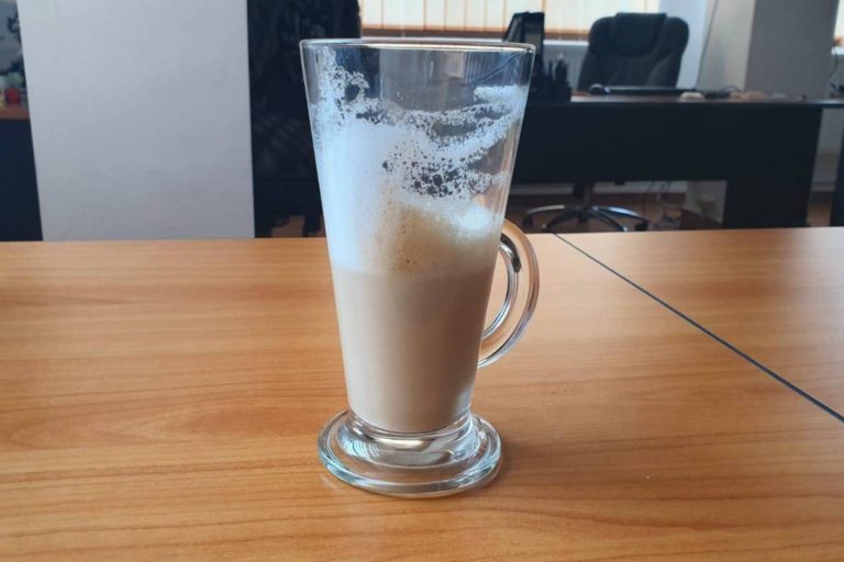 Cafeaua, consumata cu moderatie, poate reduce riscul de diabet de tip doi şi de hipertensiune – studiu
