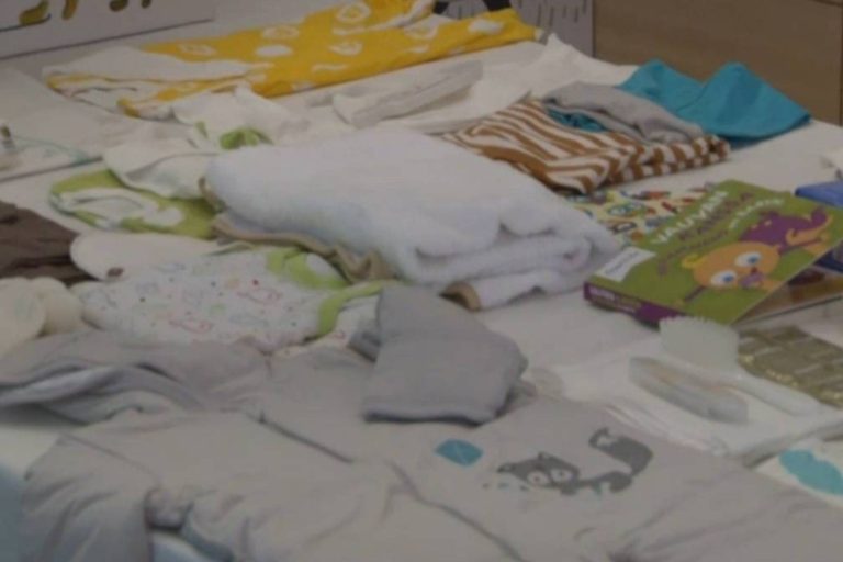 4.000 de voluntari pentru a fi alaturi de copiii singuri in maternitati
