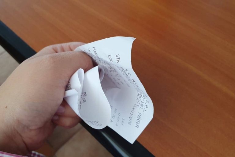 O substanta prezenta in cutiile pentru bauturi, conserve, darsi in hartia bonurilor fiscale are efect asupra hormonilor – studiu