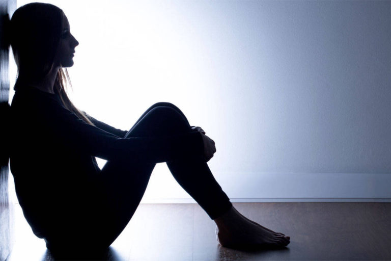 OMS: Creștere cu până la 60% a apelurilor victimelor violenţelor conjugale, în timpul izolării