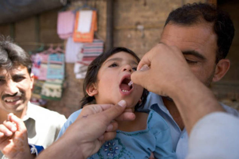 UNICEF și OMS avertizează asupra epidemiilor majore de rujeolă și poliomielită
