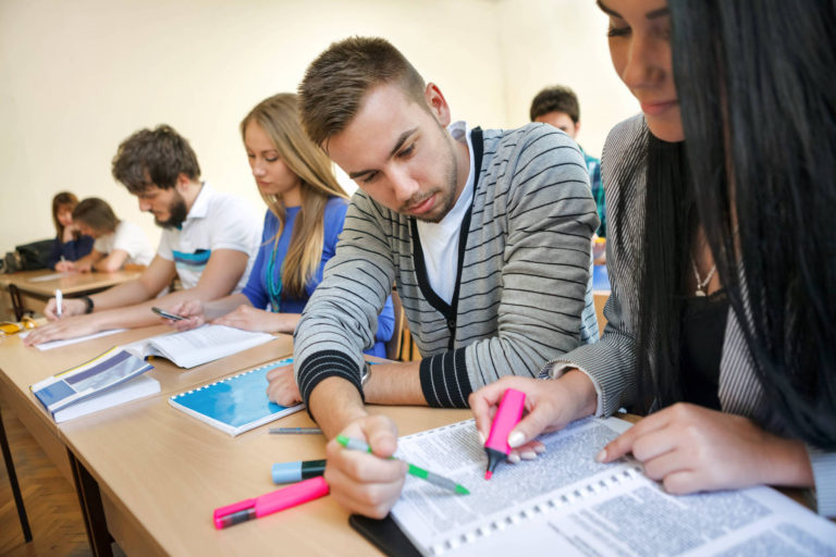 Absolventii care au promovat examenul de intrare in rezidentiat pot, incepand de maine, sa isi aleaga posturile
