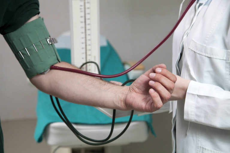 Ingrijiri medicale gratuite pentru locuitorii din patru sate defavorizate