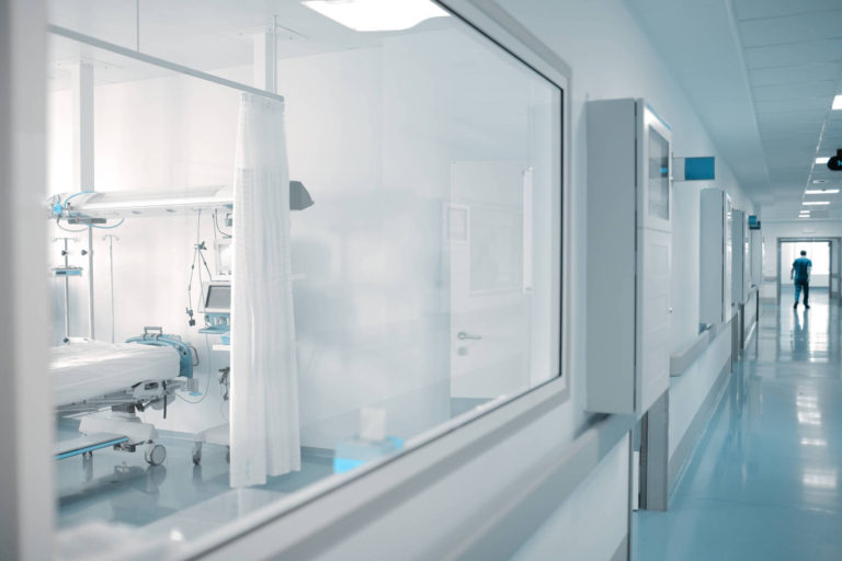 Pacient cu arsuri pe peste 50% din suprafata corpului, transferat la un spital din Viena