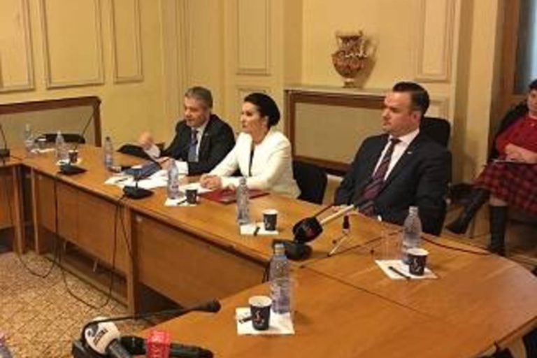 Pintea: Starea adolescentei internate cu suspiciune de meningita meningococica este „destul de grava”