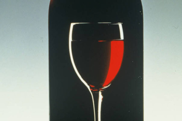 OMS: Romanul consuma, in medie, 12,6 litri de alcool pur pe an