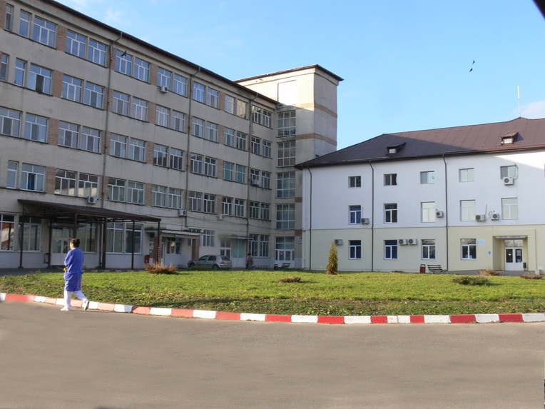 Un spital care deservește 100.000 de persoane, transformat în spital COVID în doar trei zile