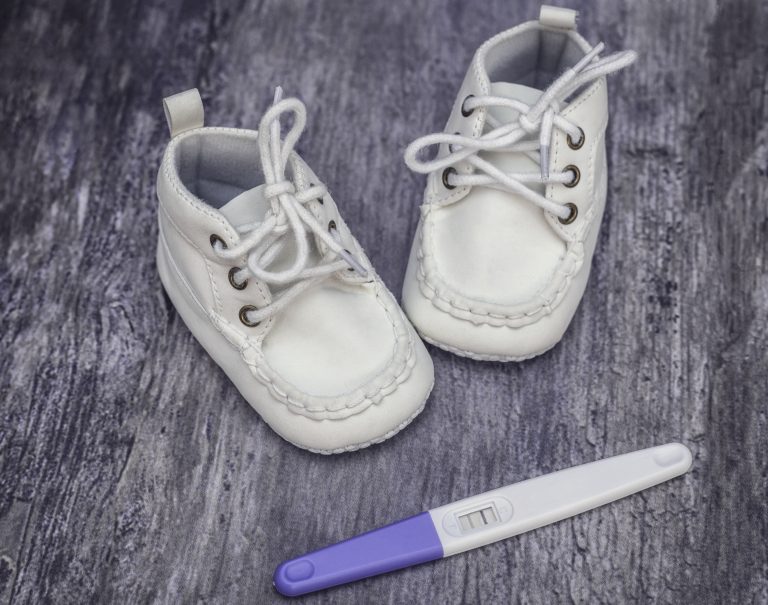 În 2024, peste 13.000 de adolescente au devenit mame în România, dintre care 601 sub 15 ani, atrage atenția Salvați Copiii România