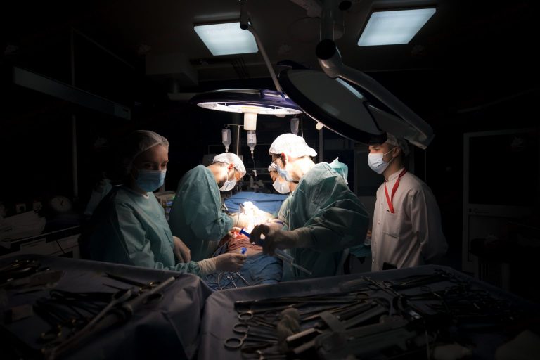 Un pacient aflat în convalescență după COVID-19, supus unei intervenții de chirurgie pancreatică extremă