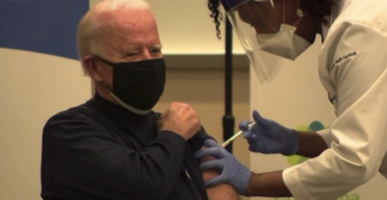 Joe Biden s-a vaccinat în direct împotriva COVID-19