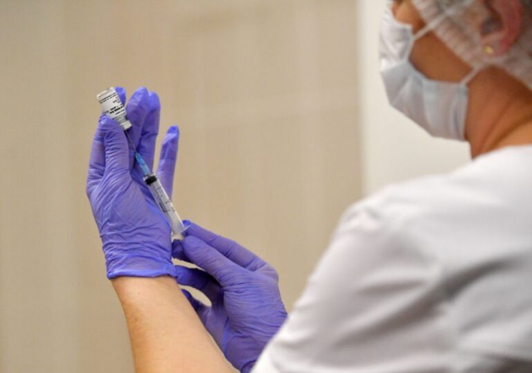 A început vaccinarea anti-COVID-19 la Spitalul de Urgenţă „Prof. Dr. Dimitrie Gerota”