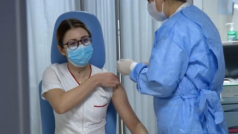 Mihaela Anghel, prima persoană vaccinată anti-COVID: Simt că este începutul sfârșitului acestei pandemii