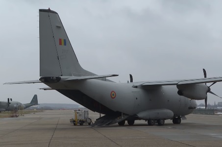 O aeronavă a Forţelor Aeriene Române a transportat doi pacienţi COVID-19