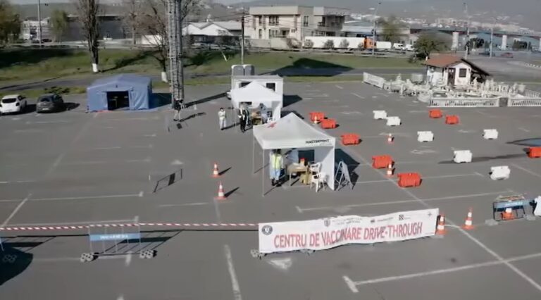 VIDEO 1.241 de persoane vaccinate anti-COVID-19, în două zile de Drive-Thru la Deva