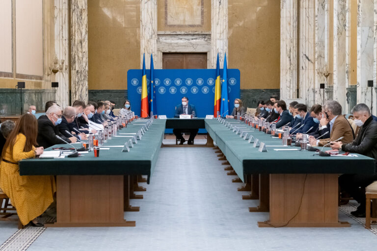 Guvern: Adaptarea treptată a măsurilor de relaxare, în funcţie de specificul fiecărui domeniu de activitate