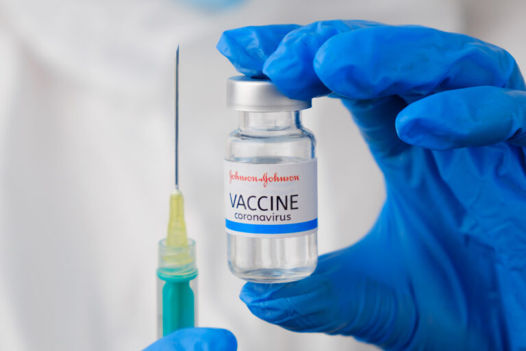 CNCAV: O nouă tranșă de vaccin anti-COVID Johnson&Johnson ajunge miercuri în România