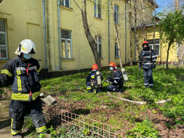 Exercițiu de simulare la incendiu la Institutul ”Marius Nasta” din Capitală