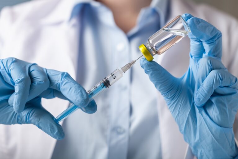 DGPMB: Un cabinet medical ar fi atestat în fals vaccinarea anti-COVID a 550 de persoane
