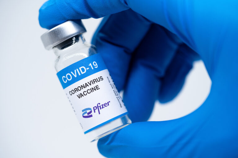 Studiu: A patra doză de vaccin Pfizer reduce cu 78% rata mortalităţii cauzate de COVID-19