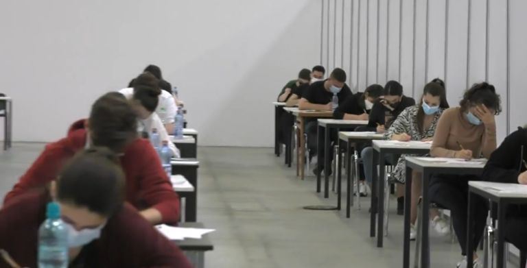 1700 de candidați, la examenul de admitere la UMF „Iuliu Haţieganu” din Cluj-Napoca