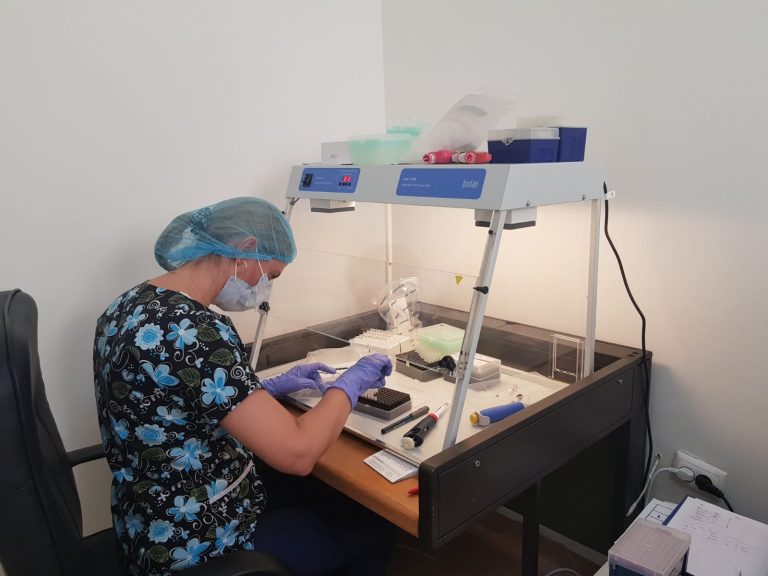 SCJU Arad: Fiecare angajat care nu este vaccinat va fi testat cu test de tip antigenic, la trei zile