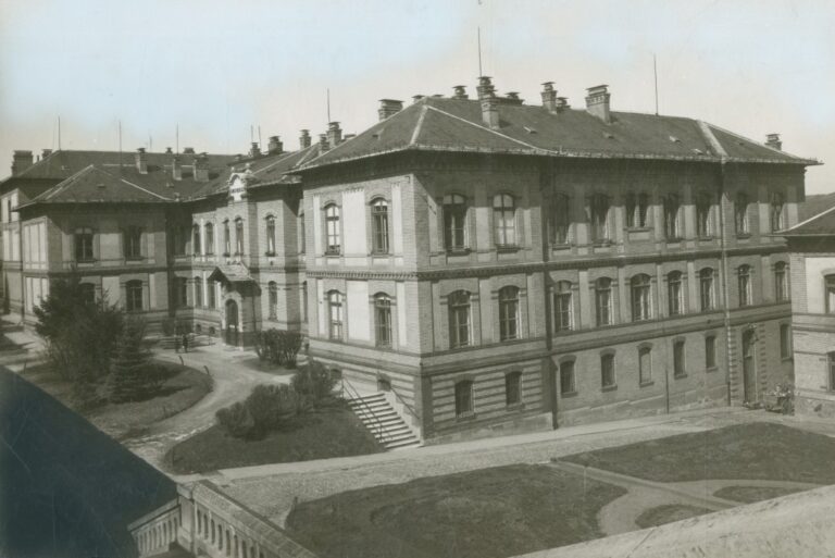 102 ani de la primul curs de medicină în limba română, la UMF „Iuliu Hațieganu”