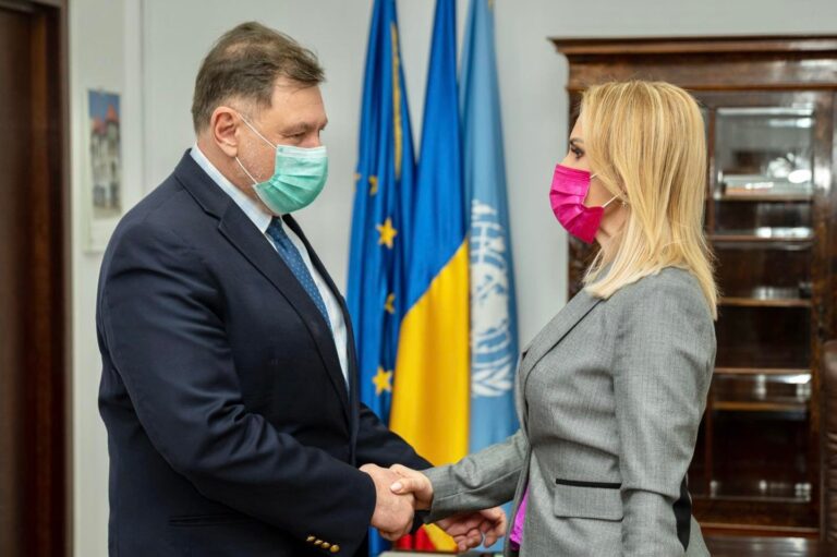 Firea: În programul naţional de decontare a procedurilor FIV se vor putea înscrie şi femeile singure