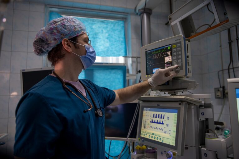 Spitalul Universitar de Urgenţă Militar Central „Dr. Carol Davila”: Tumoră de 6 kg, extirpată. Cine a realizat intervenția chirurgicală(FOTO)
