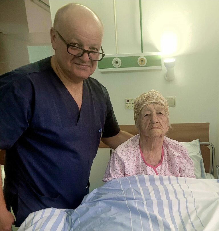 SUUB: Pacientă în vârstă de 103 ani, externată în stare bună după o intervenție chirurgicală dificilă