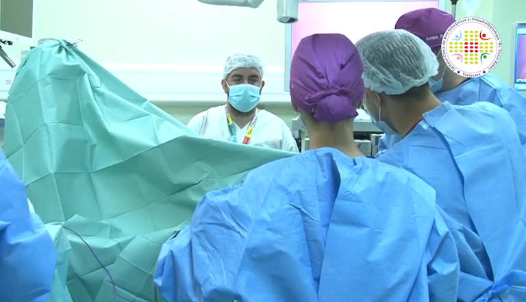 Spitalul „Victor Babeș” Timișoara: Medicii „au reaşezat” organele deplasate ale unui tânăr