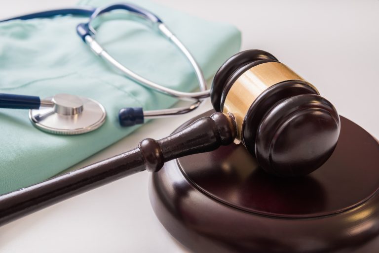 Colegiul Medicilor din România a depus actele de chemare în judecată a Casei Naţionale de Asigurări de Sănătate