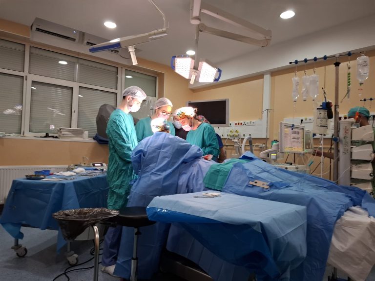 AASMB: Intervenție chirurgicală de succes pentru îndepărtarea unei tumori rare la Spitalul Colentina