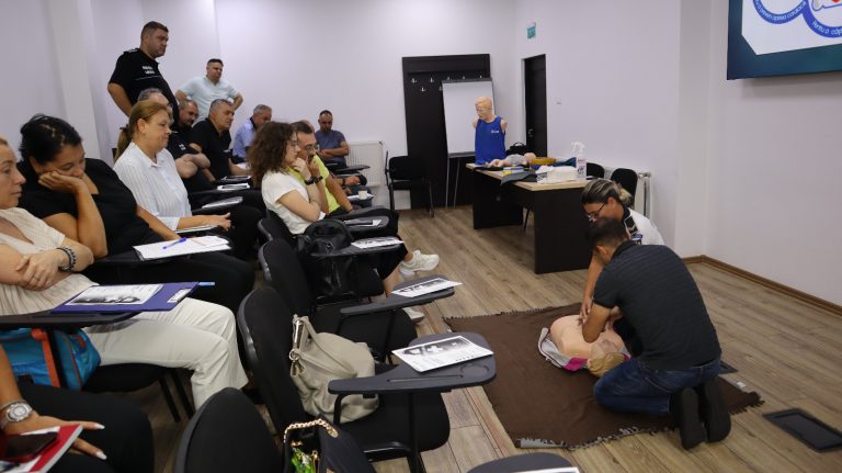 Cursuri de prim ajutor pentru personalul din administrația locală, organizate de ASSMB