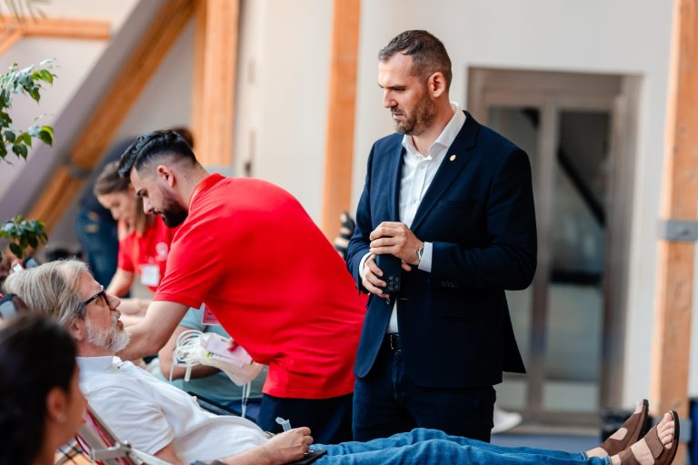 Acțiune de donare de sânge la Primăria Capitalei: 60 de bucureșteni și angajați ai instituției au participat