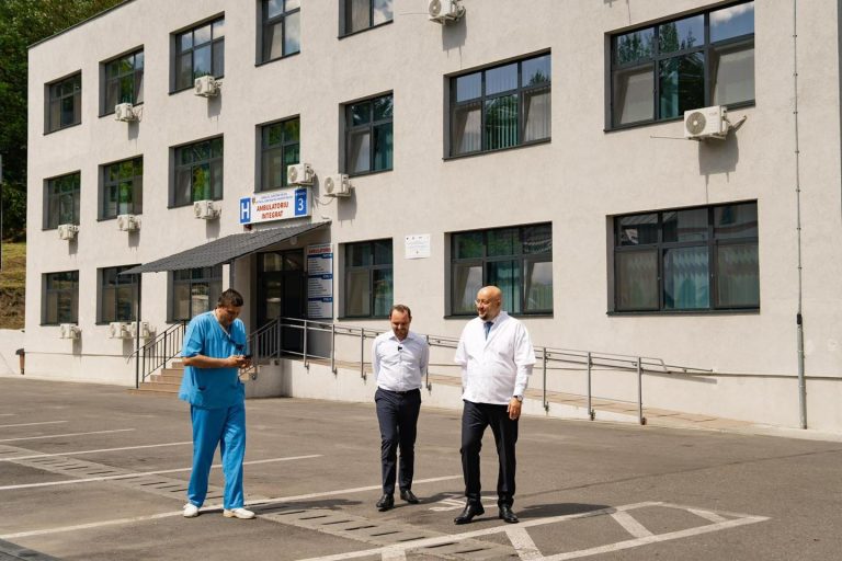 Investiții de peste 150 de milioane de euro în spitalele din Vâlcea, anunță Ministrul Sănătății