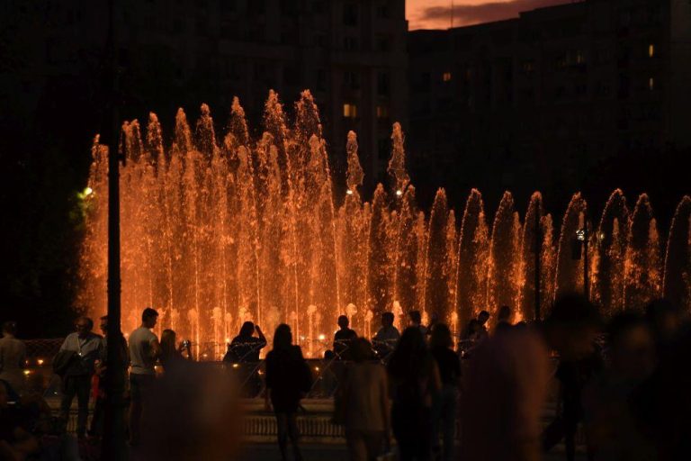De Ziua Mondială a Siguranței Pacientului, fântânile din Piața Unirii vor fi iluminate în portocaliu