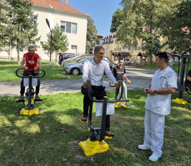 Aparate de fitness în aer liber pentru recuperarea pacienților la Spitalul de Pneumoftiziologie Sibiu