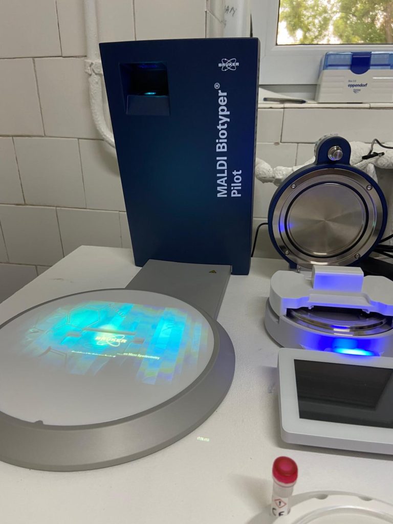 Spitalul Anton Cincu din Tecuci, dotat cu tehnologie laser pentru identificarea infecțiilor severe