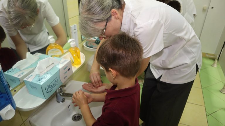 București: ASSMB a lansat campania de igienă pentru peste 115.000 de copii din școli și grădinițe