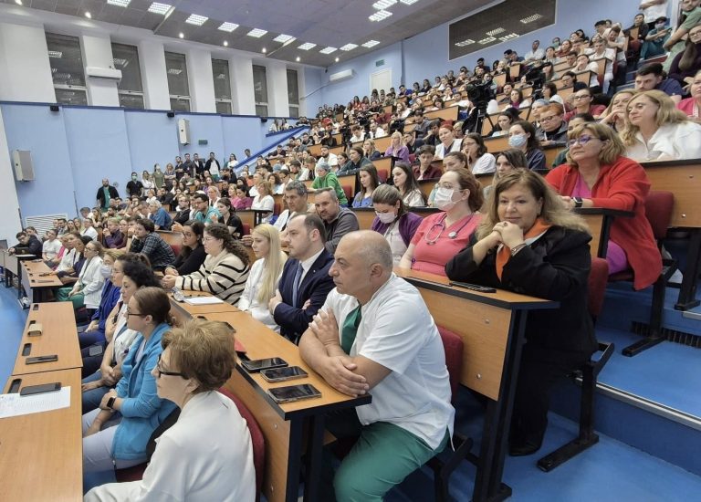 800 de medici vor fi formați pentru combaterea cancerelor musculo-scheletale, anunță Ministrul Sănătății