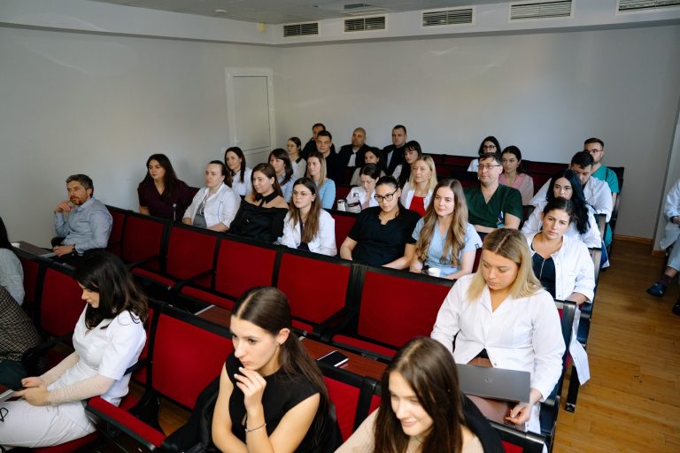 Specialiști din țară și străinătate, reuniți la Institutul de Medicină Urgentă pentru un workshop despre prevenirea și tratamentul AVC