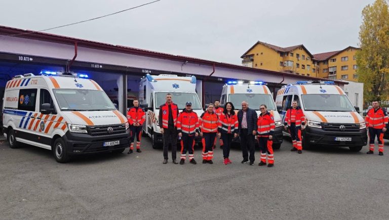 Cinci ambulanțe noi, echipate integral, ajung la Serviciul Județean de Ambulanță Gorj, anunță Ministerul Sănătății