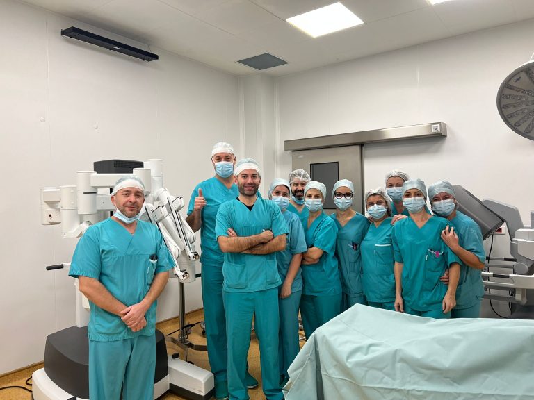 Spitalul Sf. Constantin a realizat în premieră două transplanturi renale cu implantare robotică