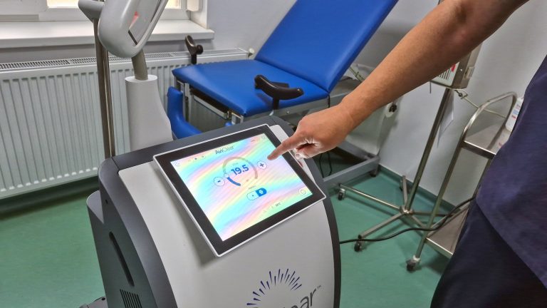 Spitalul de Boli Infecțioase Galați a fost dotat cu un laser antiacneic unic în sistemul public din România