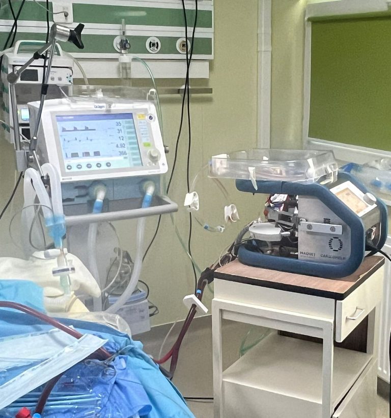 Tânăr de 17 ani salvat printr-o intervenție medicală coordonată între trei centre din țară