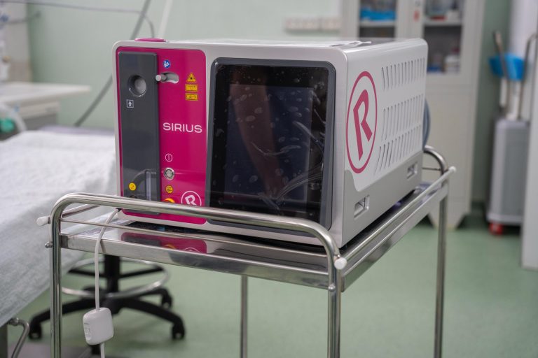 Secția de Urologie din Pitești, dotată cu laser medical de 60 W pentru tratamente avansate